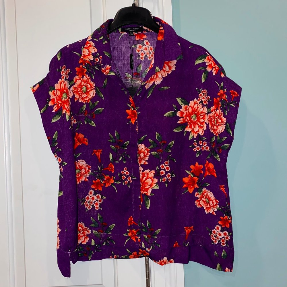 Romeo & Juliet Floral Short Sleeve Button-Down Blouse